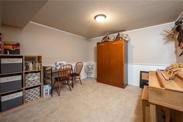 702 Fernwood Drive NE, Cedar Rapids, IA 52402