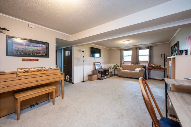 702 Fernwood Drive NE, Cedar Rapids, IA 52402