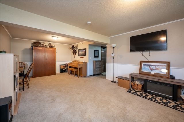 702 Fernwood Drive NE, Cedar Rapids, IA 52402