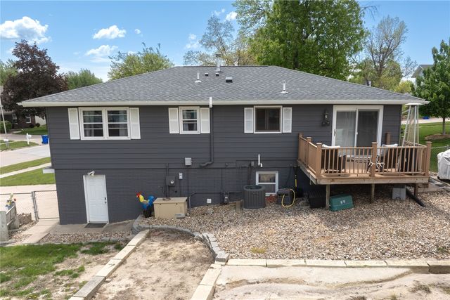 702 Fernwood Drive NE, Cedar Rapids, IA 52402