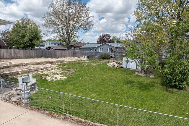 702 Fernwood Drive NE, Cedar Rapids, IA 52402