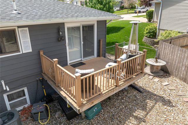 702 Fernwood Drive NE, Cedar Rapids, IA 52402