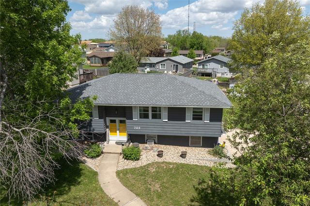 702 Fernwood Drive NE, Cedar Rapids, IA 52402