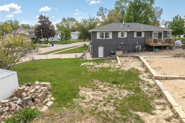 702 Fernwood Drive NE, Cedar Rapids, IA 52402