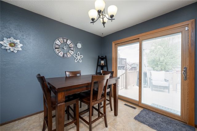 702 Fernwood Drive NE, Cedar Rapids, IA 52402