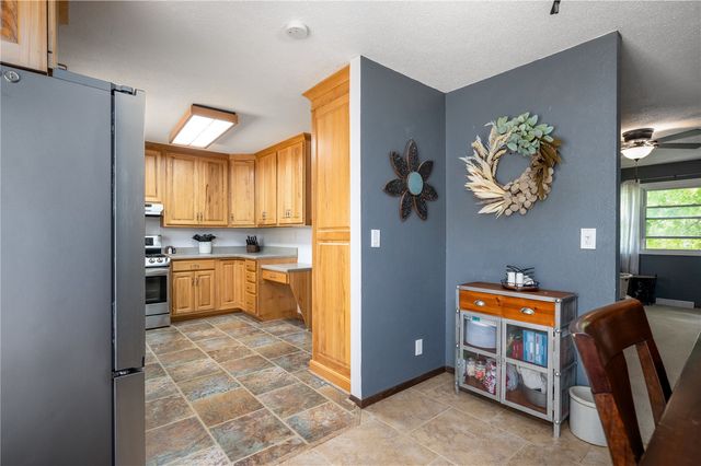 702 Fernwood Drive NE, Cedar Rapids, IA 52402