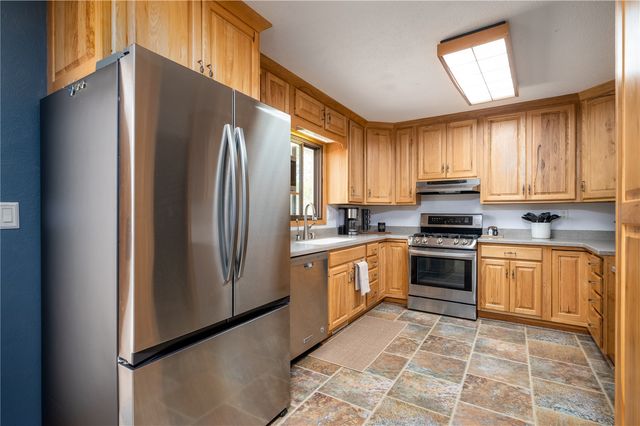 702 Fernwood Drive NE, Cedar Rapids, IA 52402
