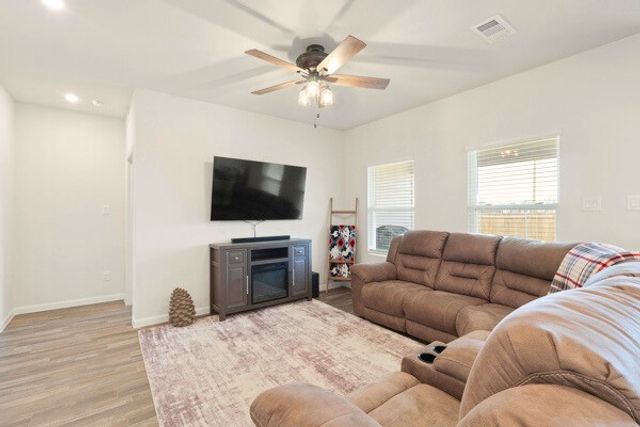 513 Jameson Street, Springtown, TX 76082