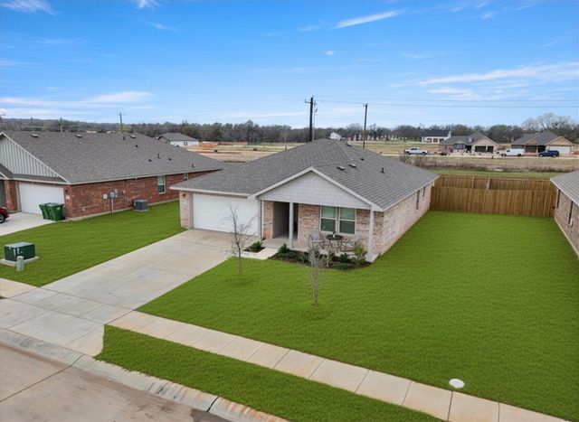 513 Jameson Street, Springtown, TX 76082