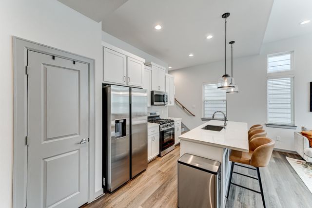 737 N Emile Street, Houston, TX 77020