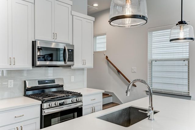 737 N Emile Street, Houston, TX 77020