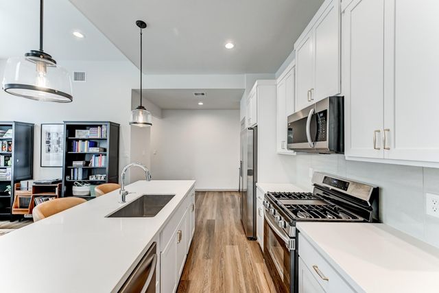 737 N Emile Street, Houston, TX 77020
