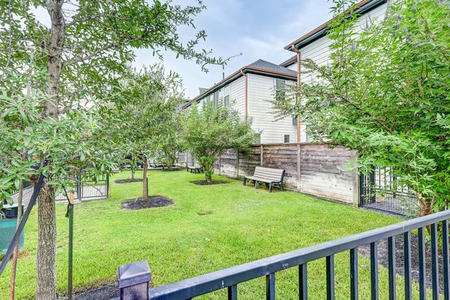 737 N Emile Street, Houston, TX 77020