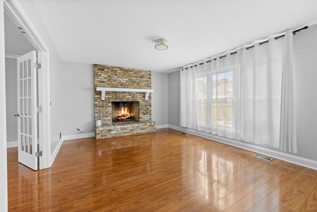 17 Cherrywood Drive, Schaumburg, IL 60194