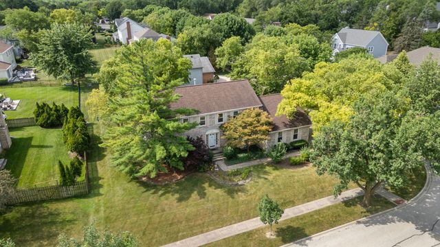 17 Cherrywood Drive, Schaumburg, IL 60194