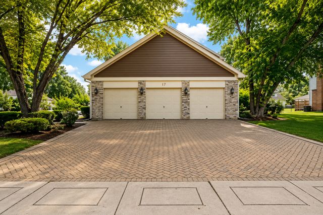 17 Cherrywood Drive, Schaumburg, IL 60194