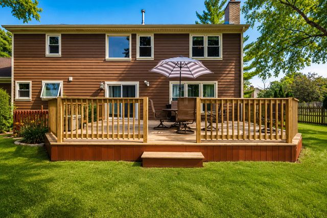17 Cherrywood Drive, Schaumburg, IL 60194