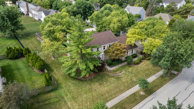 17 Cherrywood Drive, Schaumburg, IL 60194