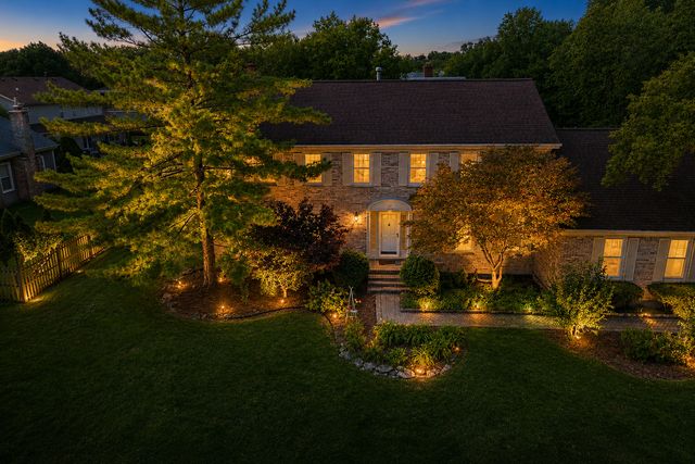 17 Cherrywood Drive, Schaumburg, IL 60194