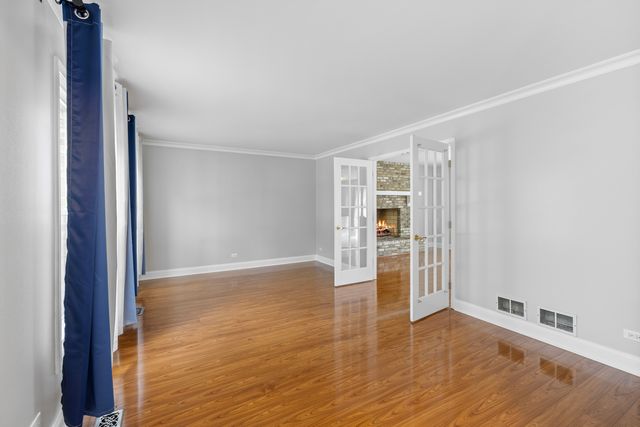 17 Cherrywood Drive, Schaumburg, IL 60194