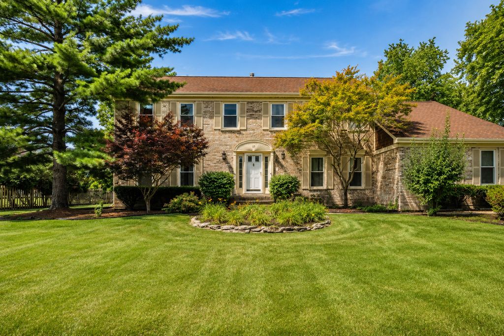 17 Cherrywood Drive, Schaumburg, IL 60194