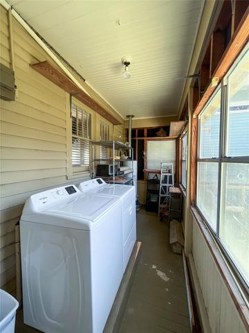 1005 Postoffice St, Galveston, TX 77550