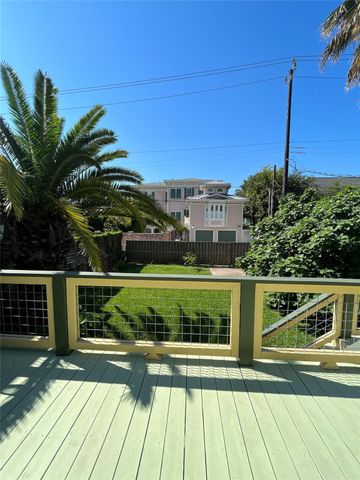 1005 Postoffice St, Galveston, TX 77550