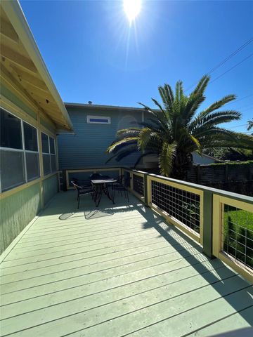 1005 Postoffice St, Galveston, TX 77550