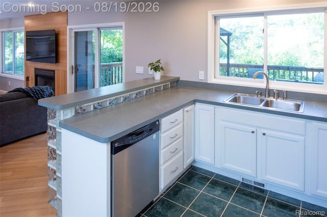 320 Charlevoix Street, Commerce Charter Township, MI 48382