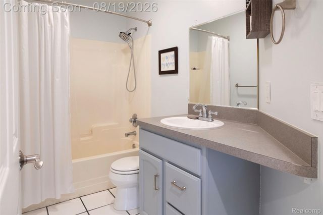 320 Charlevoix Street, Commerce Charter Township, MI 48382