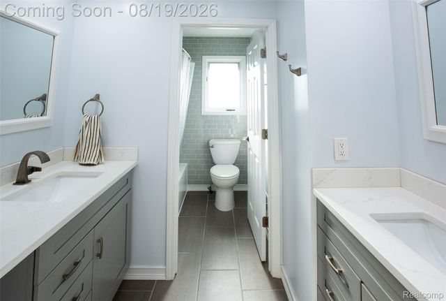 320 Charlevoix Street, Commerce Charter Township, MI 48382