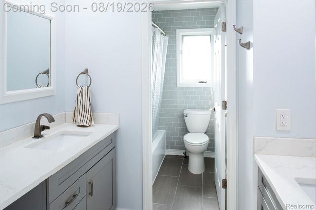 320 Charlevoix Street, Commerce Charter Township, MI 48382