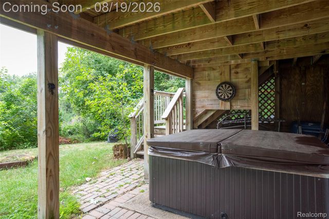 320 Charlevoix Street, Commerce Charter Township, MI 48382