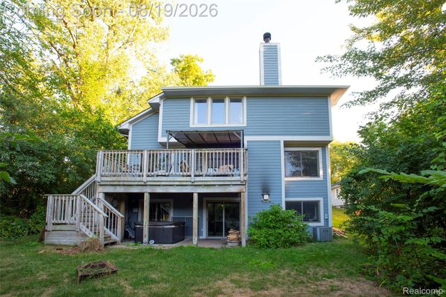 320 Charlevoix Street, Commerce Charter Township, MI 48382