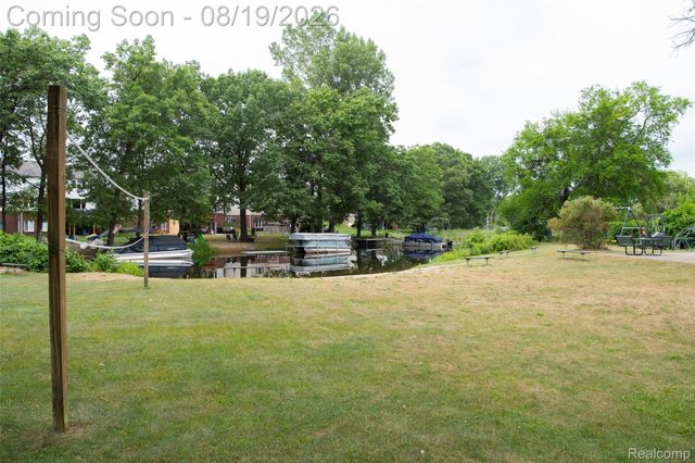 320 Charlevoix Street, Commerce Charter Township, MI 48382