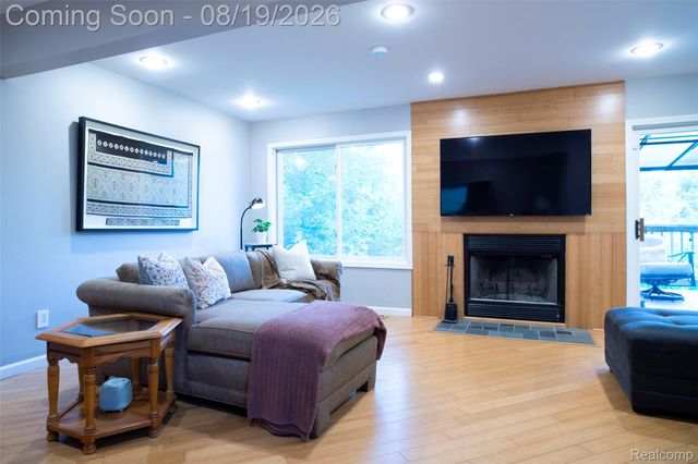 320 Charlevoix Street, Commerce Charter Township, MI 48382