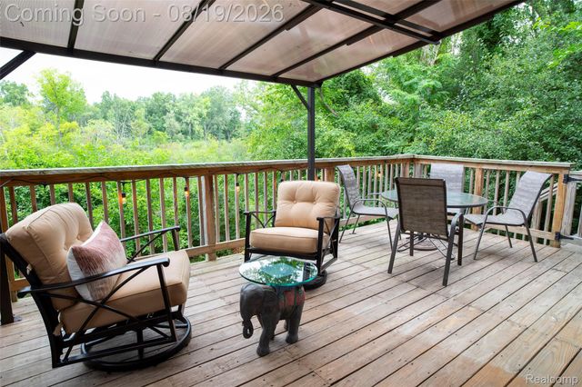 320 Charlevoix Street, Commerce Charter Township, MI 48382
