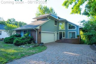 320 Charlevoix Street, Commerce Charter Township, MI 48382