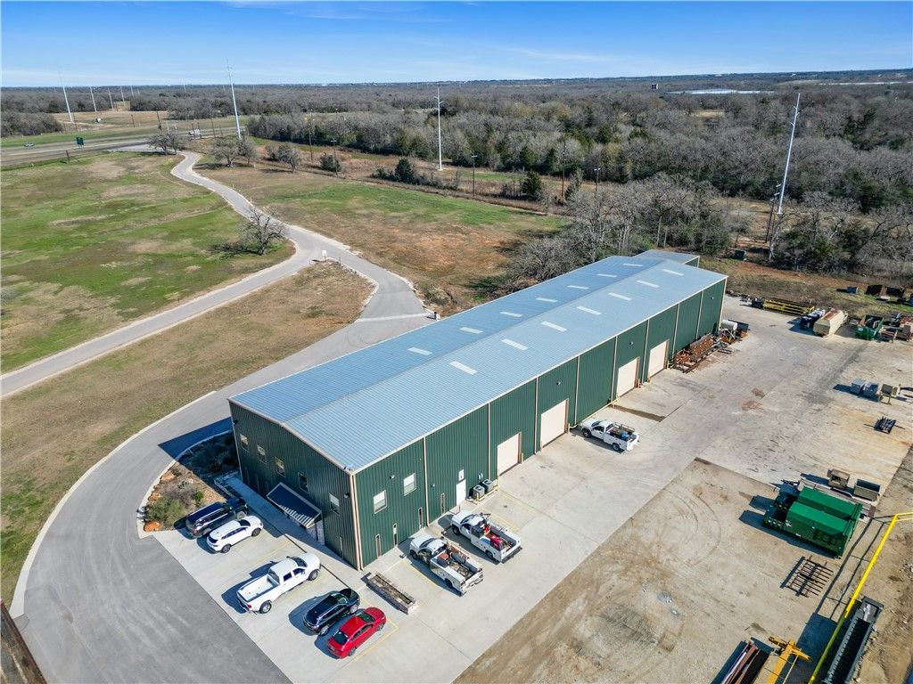 8733 Hwy 6, Bryan, TX 77807 — exterior