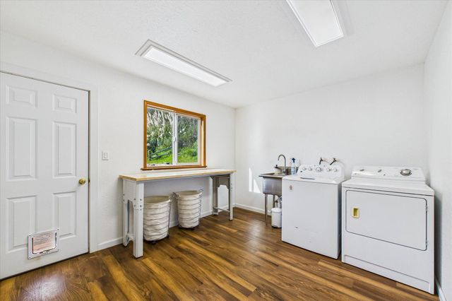 1652 Tompkins Hill Road, Fortuna, CA 95540