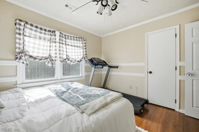 21 Sanlun Lakes DR, Hampton, VA 23666