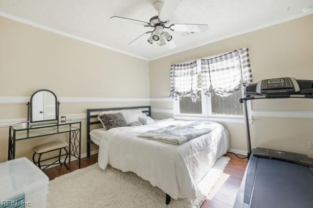 21 Sanlun Lakes DR, Hampton, VA 23666