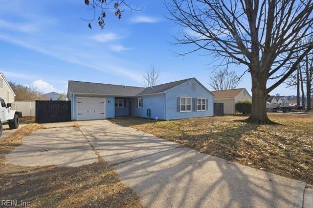 21 Sanlun Lakes DR, Hampton, VA 23666