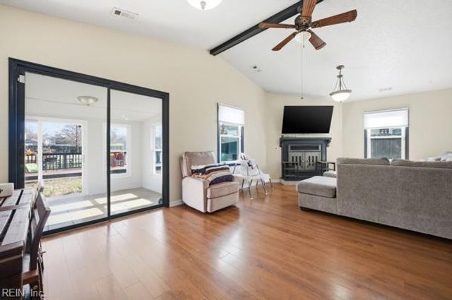 21 Sanlun Lakes DR, Hampton, VA 23666