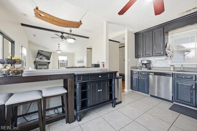 21 Sanlun Lakes DR, Hampton, VA 23666