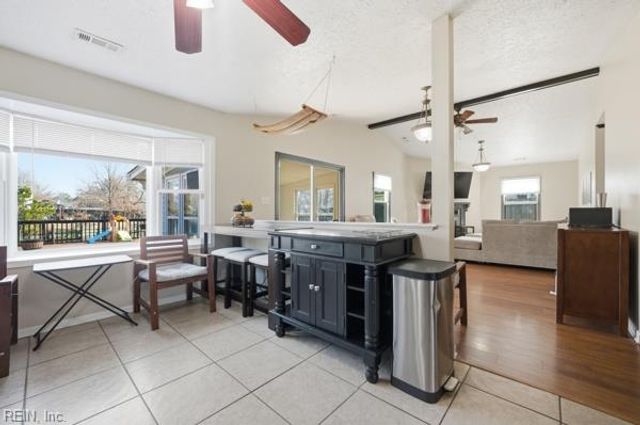 21 Sanlun Lakes DR, Hampton, VA 23666