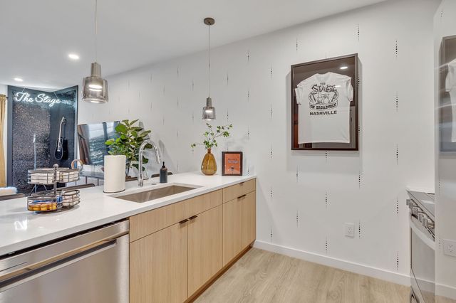 635 7th Ave S Apt 318, Nashville, TN 37203