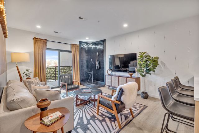 635 7th Ave S Apt 318, Nashville, TN 37203