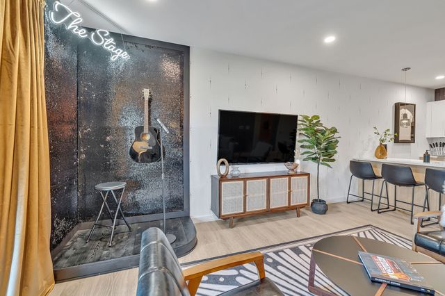 635 7th Ave S Apt 318, Nashville, TN 37203