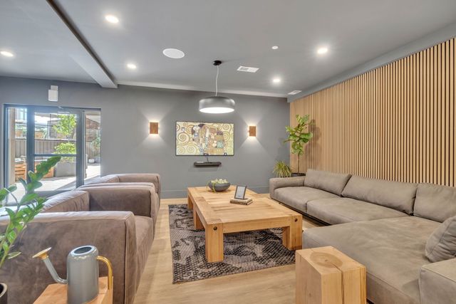 635 7th Ave S Apt 318, Nashville, TN 37203